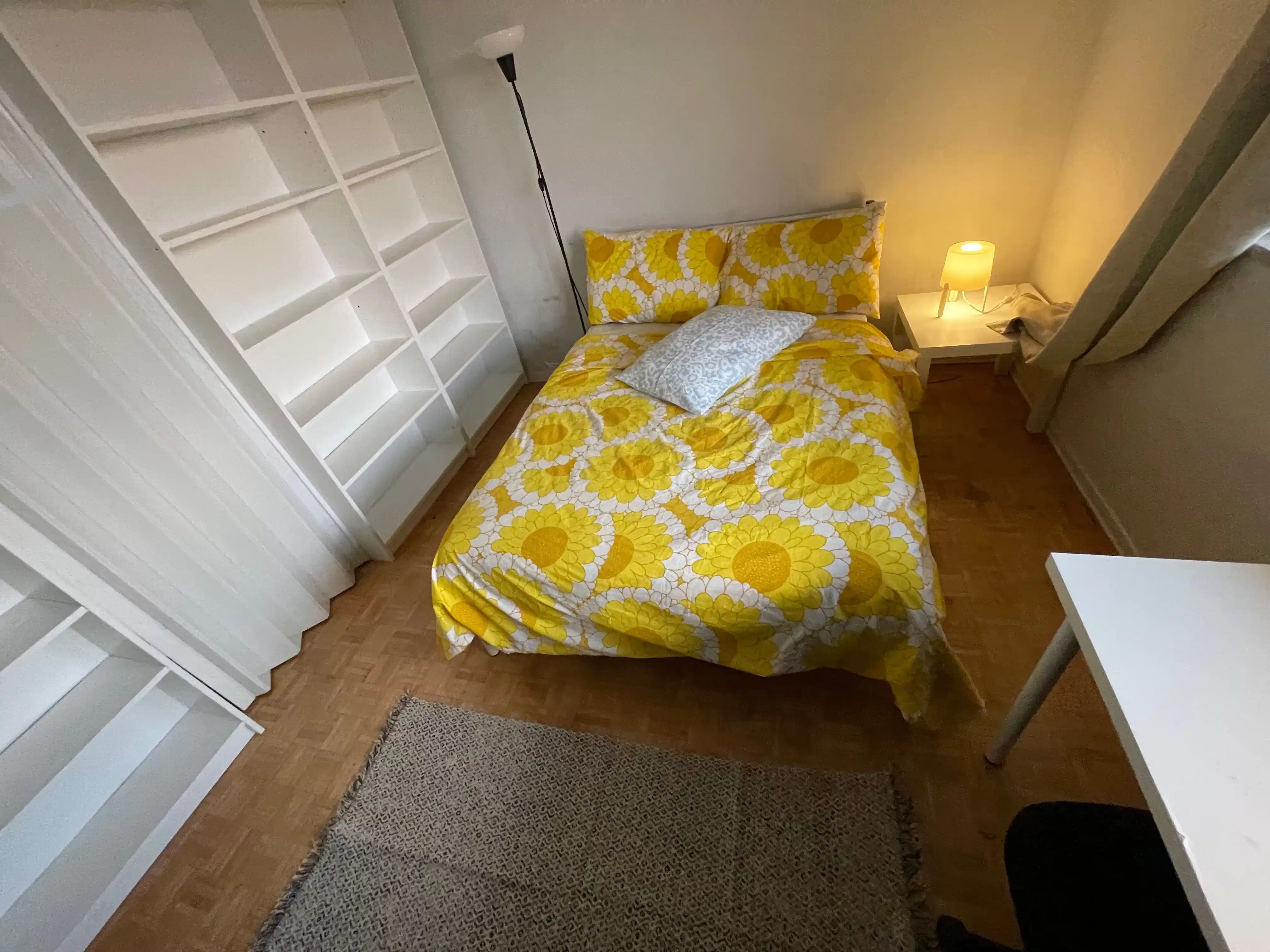 Bedroom?w=400&h=260&fit=crop&q=40&auto=format&trim=auto