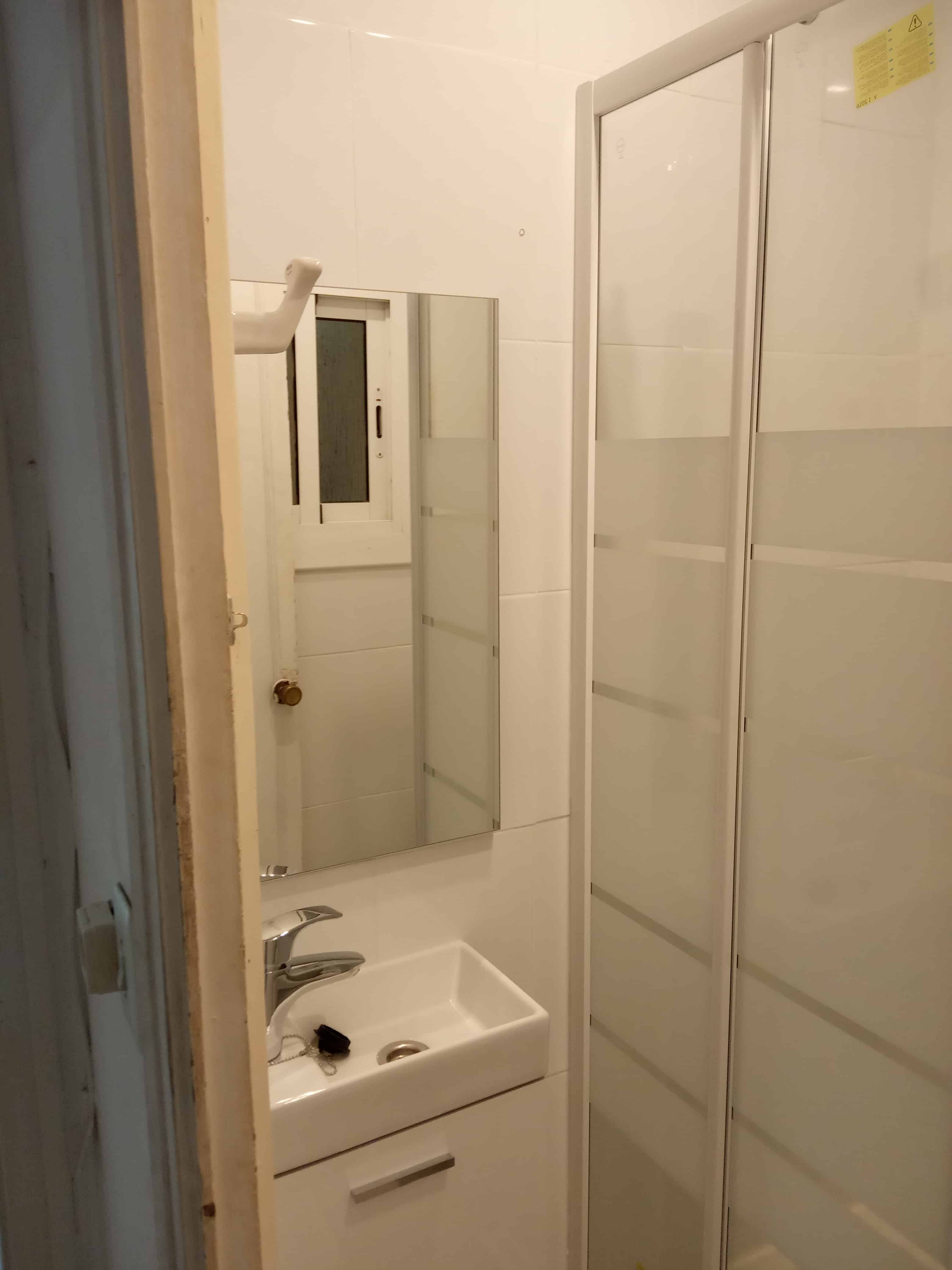 Av. Del Parallel 72 5-3 Ciutat Vella, Barcelona - Barcelona, Spain - Bathroom