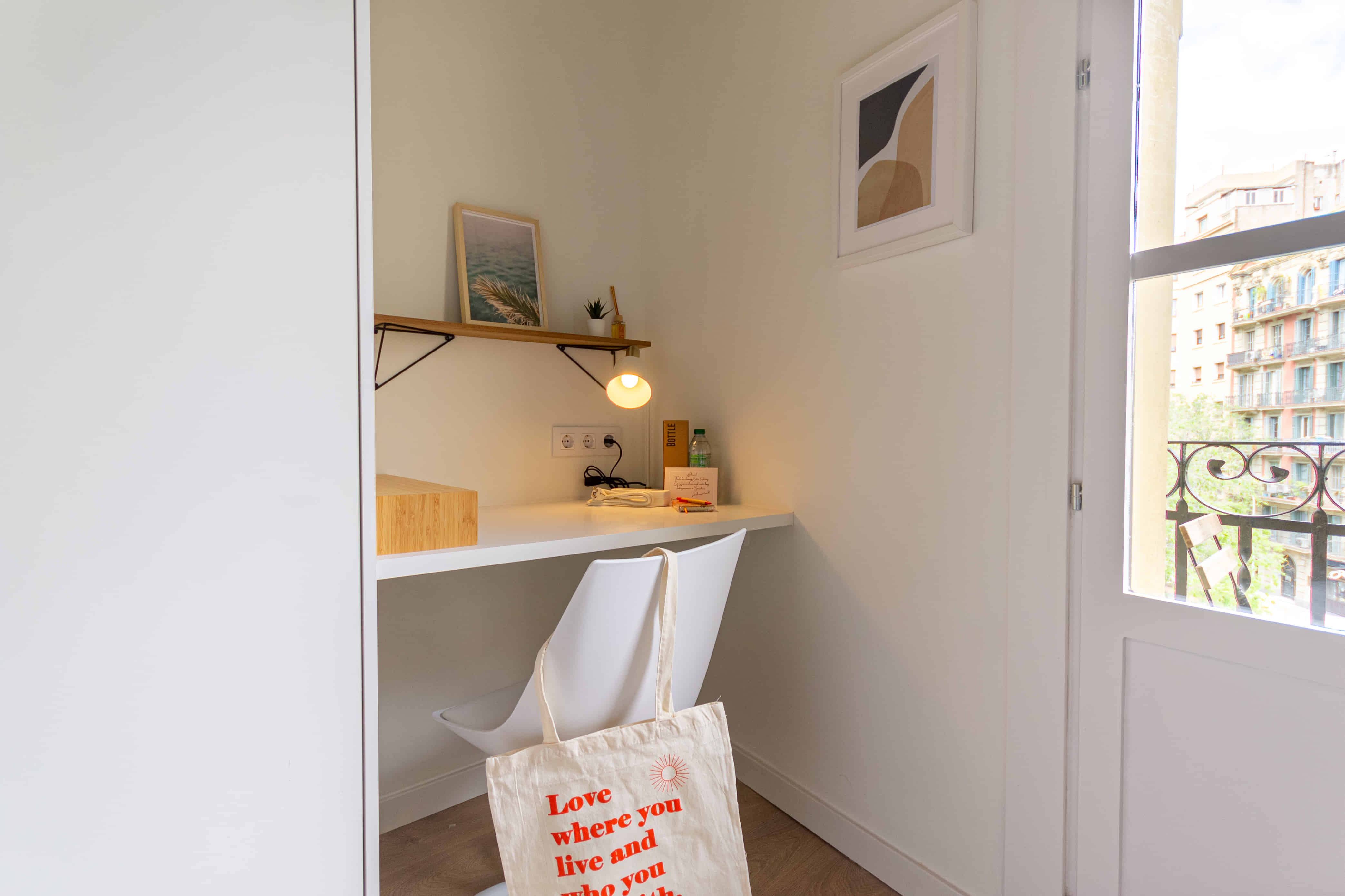 Bathroom?w=400&h=260&fit=crop&q=40&auto=format&trim=auto