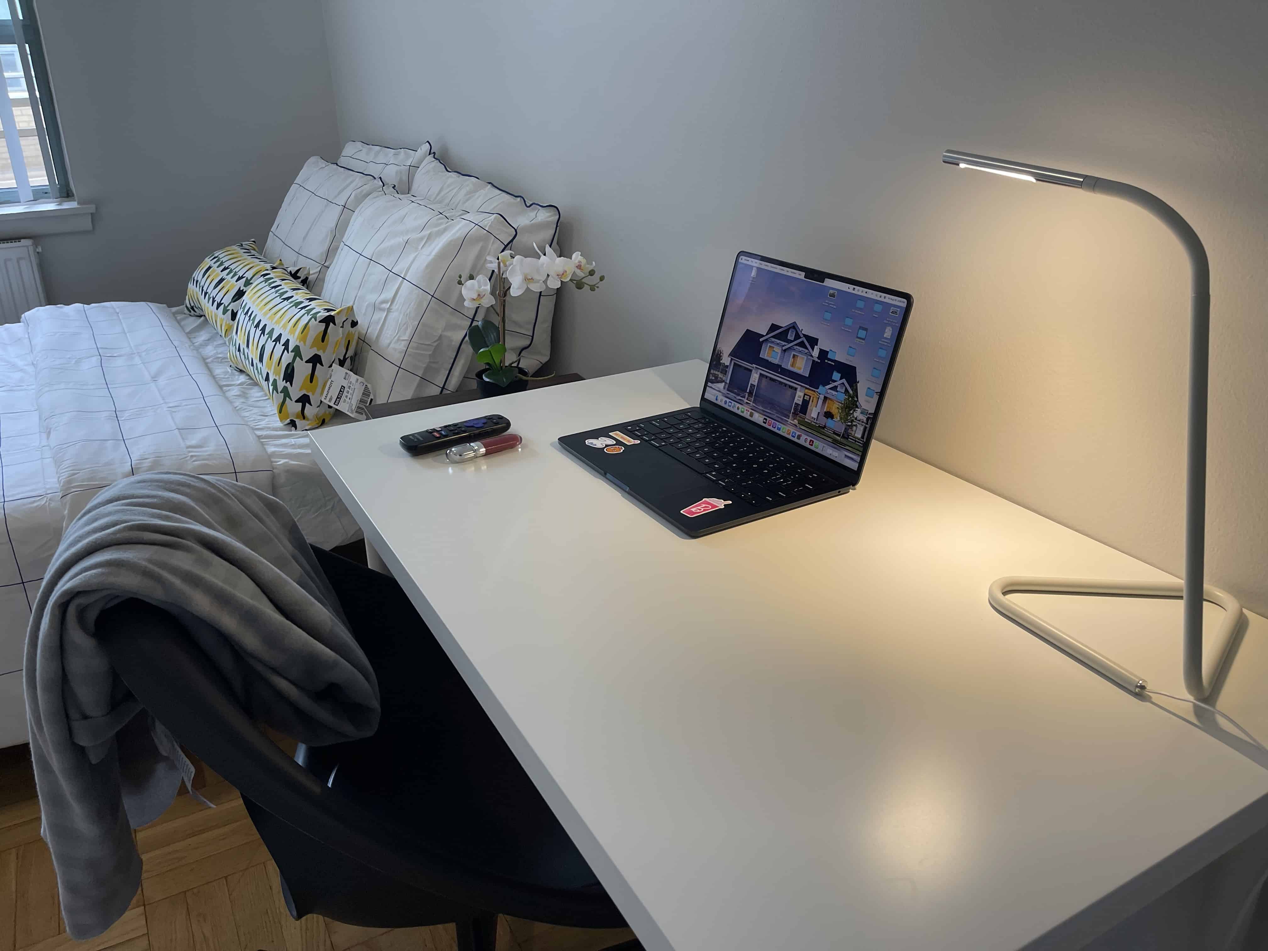 Deluxe Room - Bedroom?w=400&h=260&fit=crop&q=40&auto=format&trim=auto