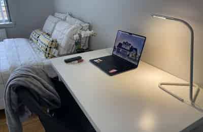 Deluxe Room - Bedroom?w=400&h=260&fit=crop&q=40&auto=format&trim=auto