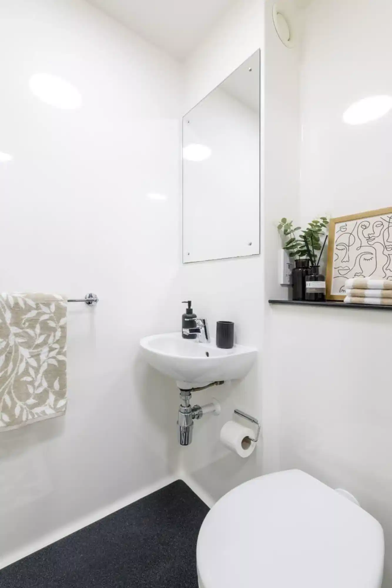 Amenities?w=400&h=260&fit=crop&q=40&auto=format&trim=auto