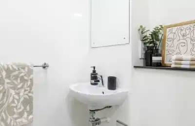Amenities?w=400&h=260&fit=crop&q=40&auto=format&trim=auto