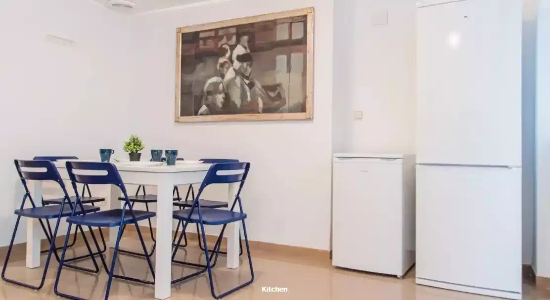 Cirilo Amoros, Valencia - Valencia, Spain - Amenities