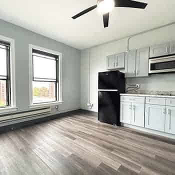 Kitchen?w=400&h=260&fit=crop&q=40&auto=format&trim=auto