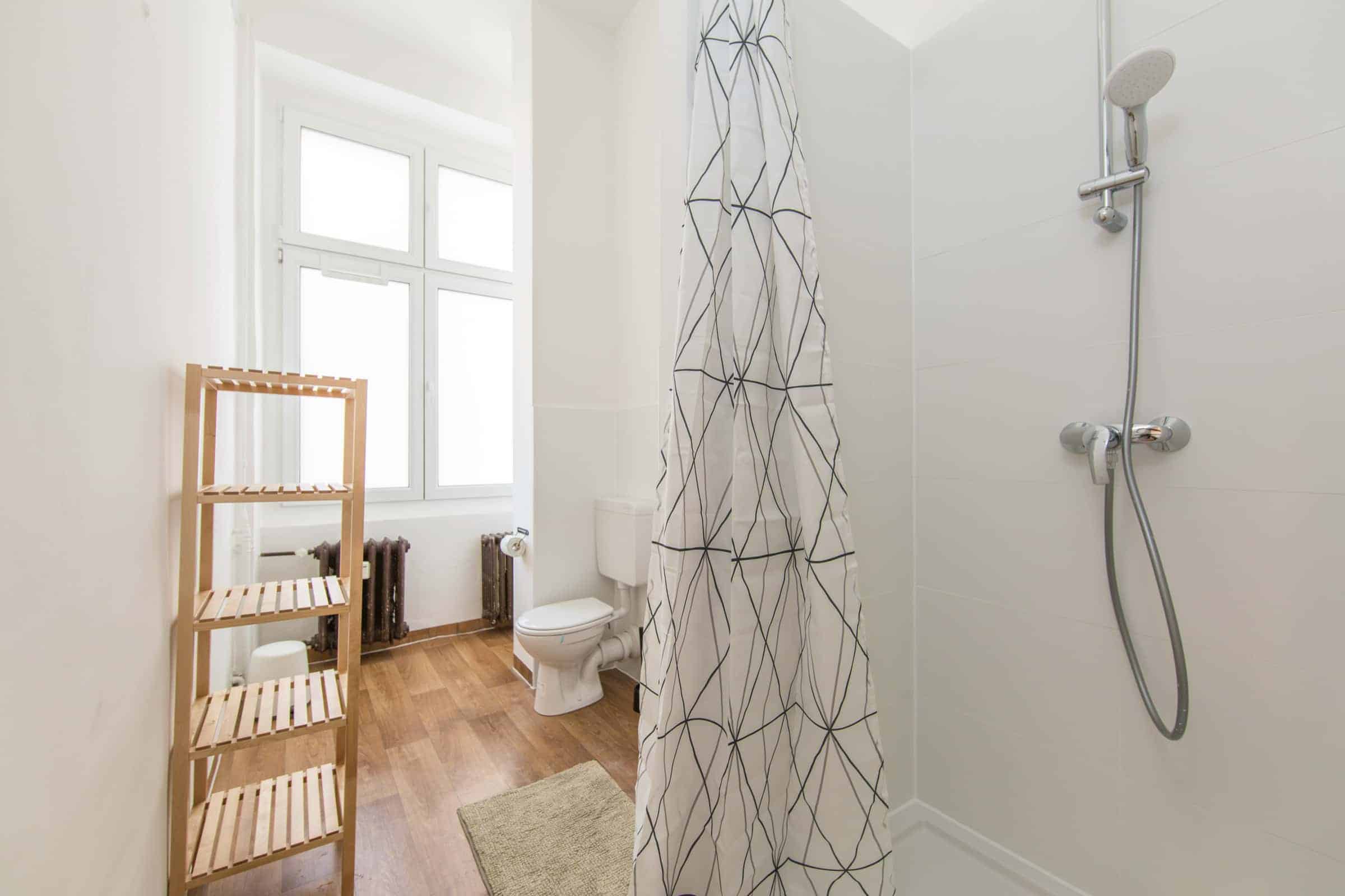 Hohenzollerndamm, Berlin - Berlin, Germany - Bathroom