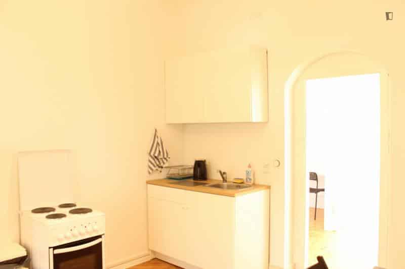 Common Area?w=400&h=260&fit=crop&q=40&auto=format&trim=auto
