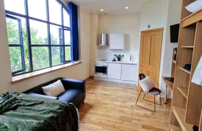 Amenities?w=400&h=260&fit=crop&q=40&auto=format&trim=auto