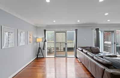 Common Area?w=400&h=260&fit=crop&q=40&auto=format&trim=auto