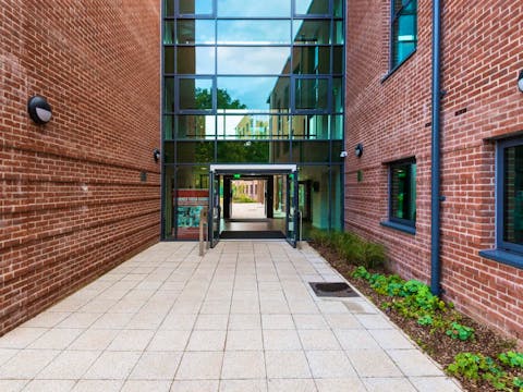 fresh-student-living-exeter-cricket-field-court-01-entrance-photo-05-1024x768