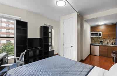 Bedroom?w=400&h=260&fit=crop&q=40&auto=format&trim=auto