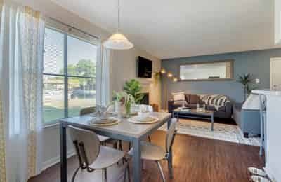 Amenities?w=400&h=260&fit=crop&q=40&auto=format&trim=auto