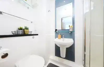 Amenities?w=400&h=260&fit=crop&q=40&auto=format&trim=auto
