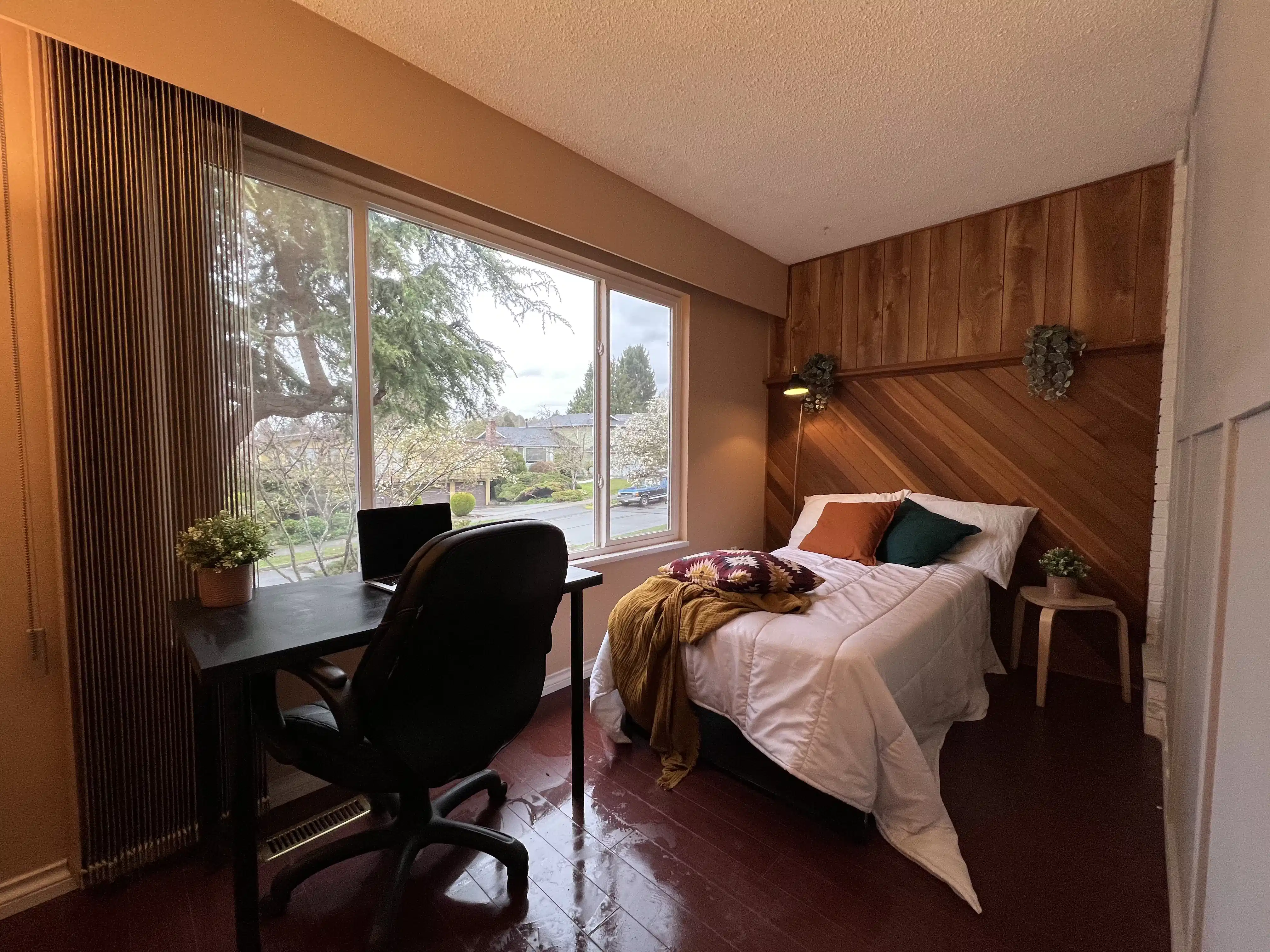 7708 Sparbrook, Vancouver - Vancouver, Canada - Capilano Room (1 Bed 1 Bath) - Bedroom
