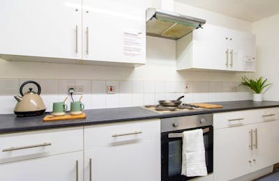 13-student-accommodation-loughborough-the-print-house-shared-kitchen-2-1024x768
