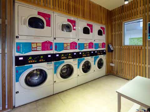 iQ-Student-Accommodation-Manchester-Lambert-Fairfield-Bedrooms-Laundry(1)