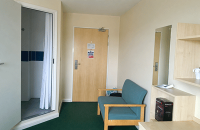 Common Area?w=400&h=260&fit=crop&q=40&auto=format&trim=auto