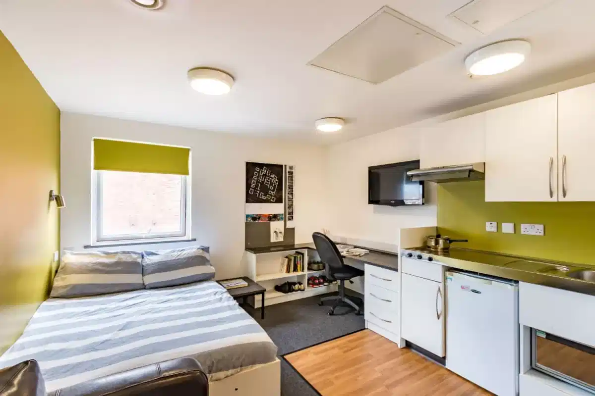 Bedroom?w=400&h=260&fit=crop&q=40&auto=format&trim=auto