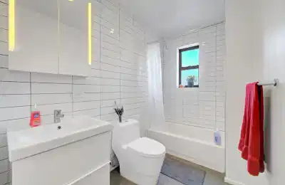 Kitchen?w=400&h=260&fit=crop&q=40&auto=format&trim=auto