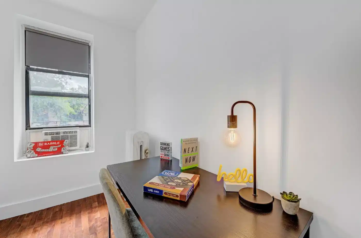 Standard - Bedroom?w=400&h=260&fit=crop&q=40&auto=format&trim=auto