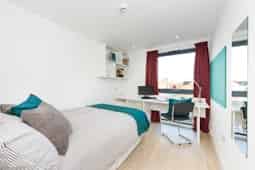 Amenities?w=400&h=260&fit=crop&q=40&auto=format&trim=auto