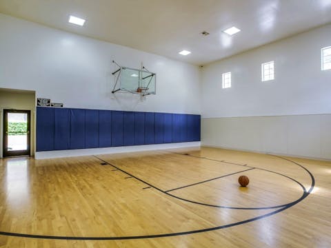 EF_basketball_indoor_blwxv7