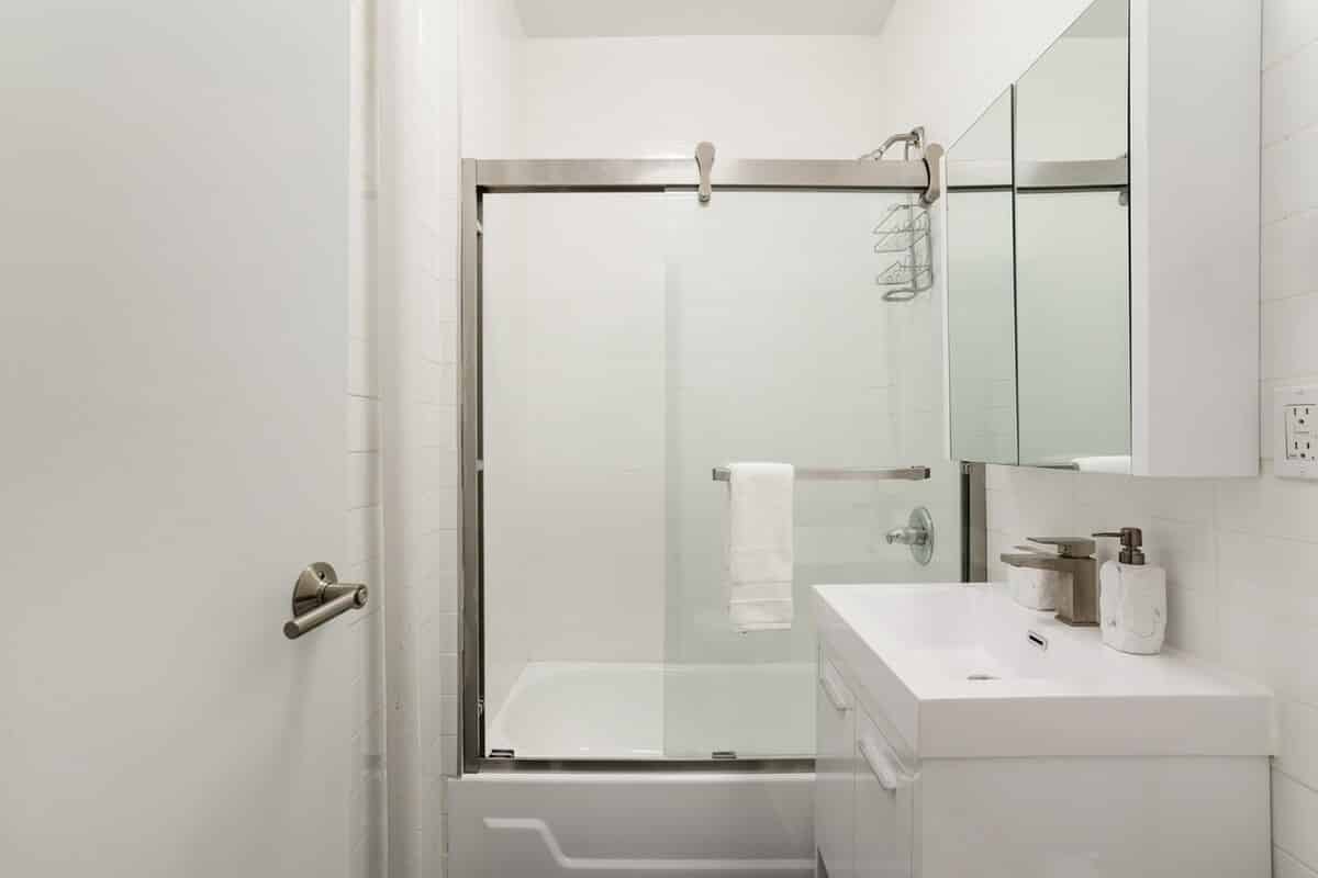 #444-5C : Studio - Bedroom?w=400&h=260&fit=crop&q=40&auto=format&trim=auto