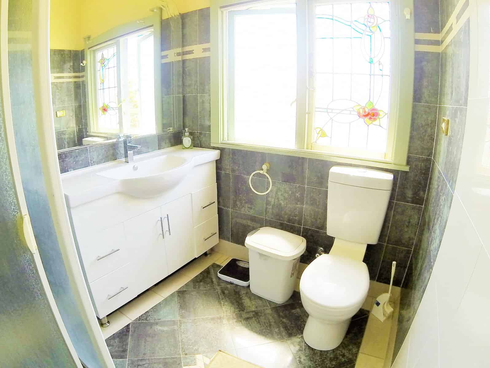 double room?w=400&h=260&fit=crop&q=40&auto=format&trim=auto