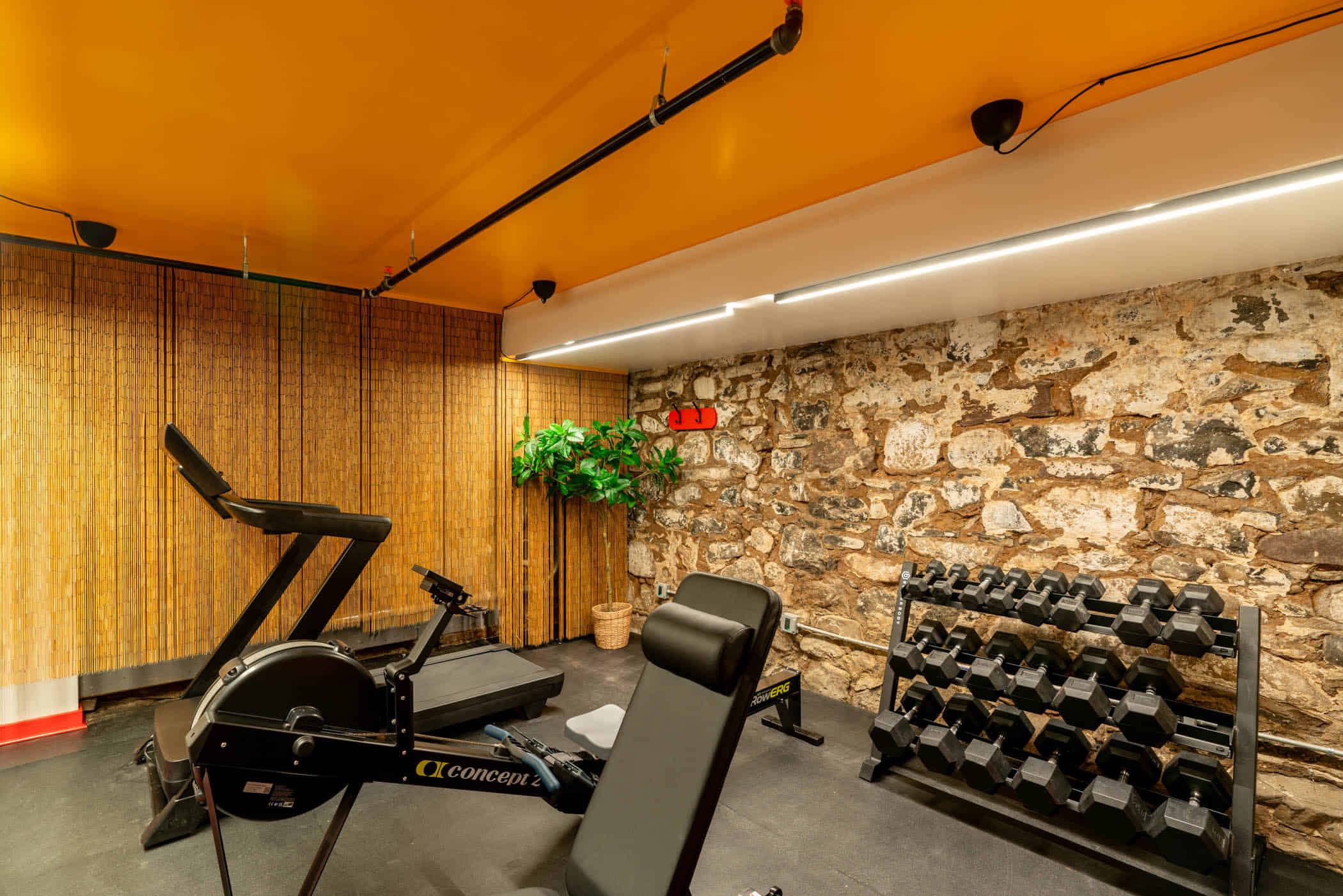 Crown 120, New York - New York City, New York, United States - Amenities