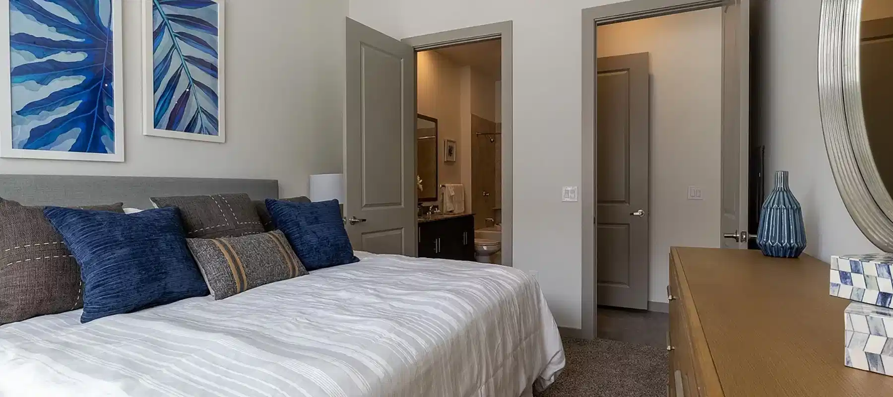 Common Area?w=400&h=260&fit=crop&q=40&auto=format&trim=auto