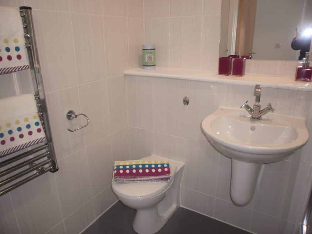 Neuadd Y Castell - Bangor, Wales, United Kingdom - Bathroom