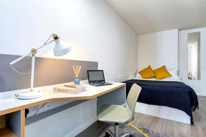 Gold Plus Studio - Bedroom