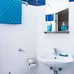 Albert-Court-En-suite-Bathroom__FocusFillMaxWyIwLjAwIiwiMC4wMCIsMTMwMCwxMzAwXQ