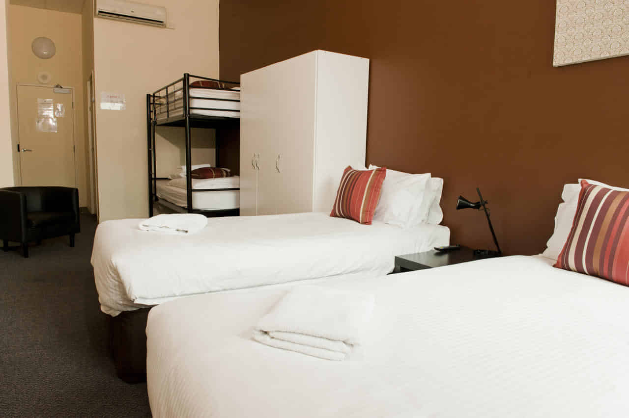Urban Central Accommodation - Melbourne, Victoria, Australia - shared room