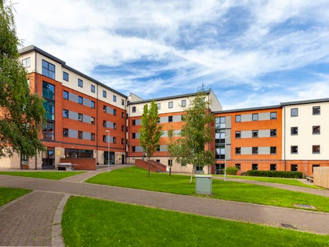 https___api.wearehomesforstudents.com_wp-content_uploads_2022_09_1-student-accommodation-sheffield-the-forge-courtyard-1