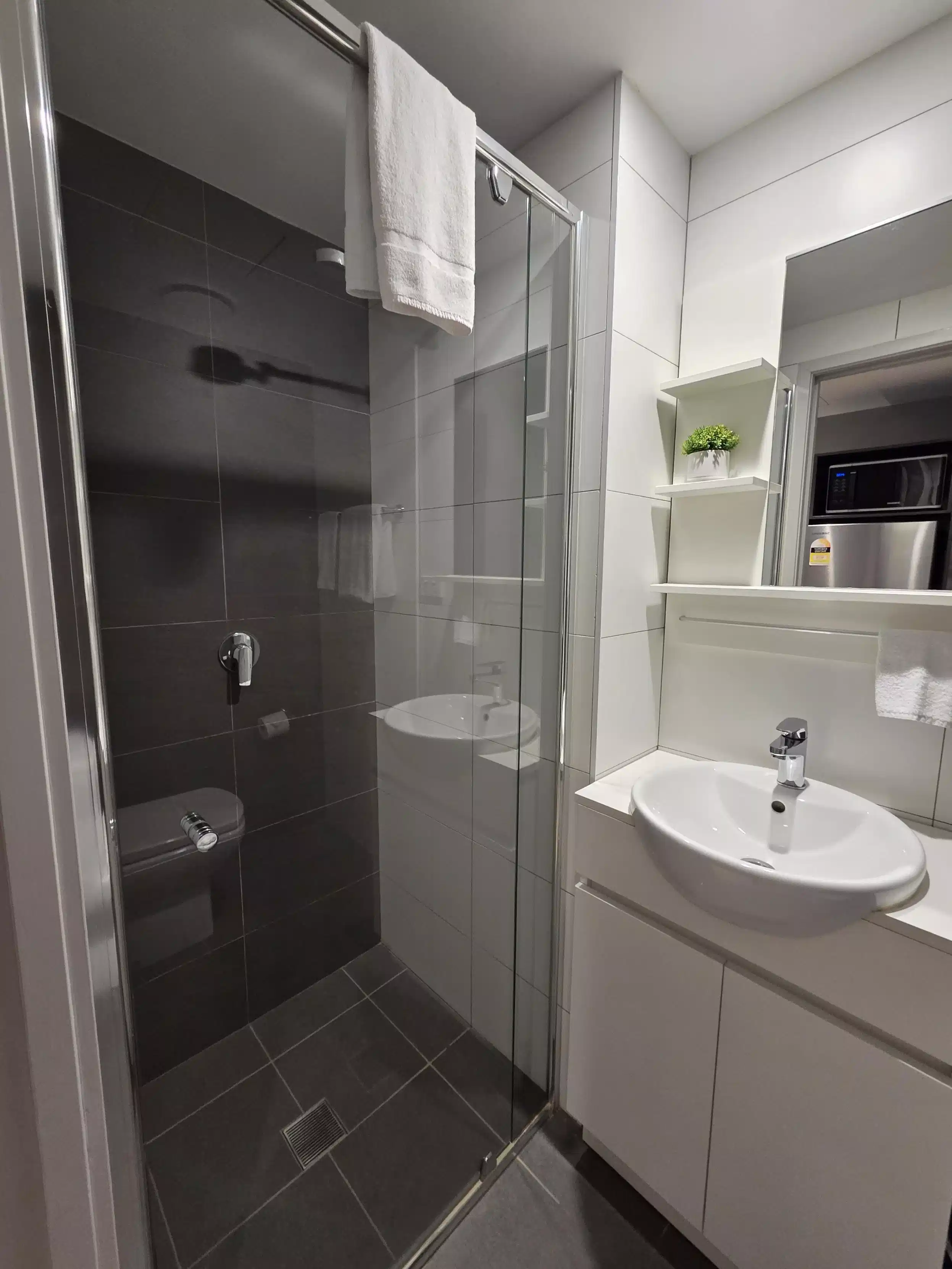 Amenities?w=400&h=260&fit=crop&q=40&auto=format&trim=auto