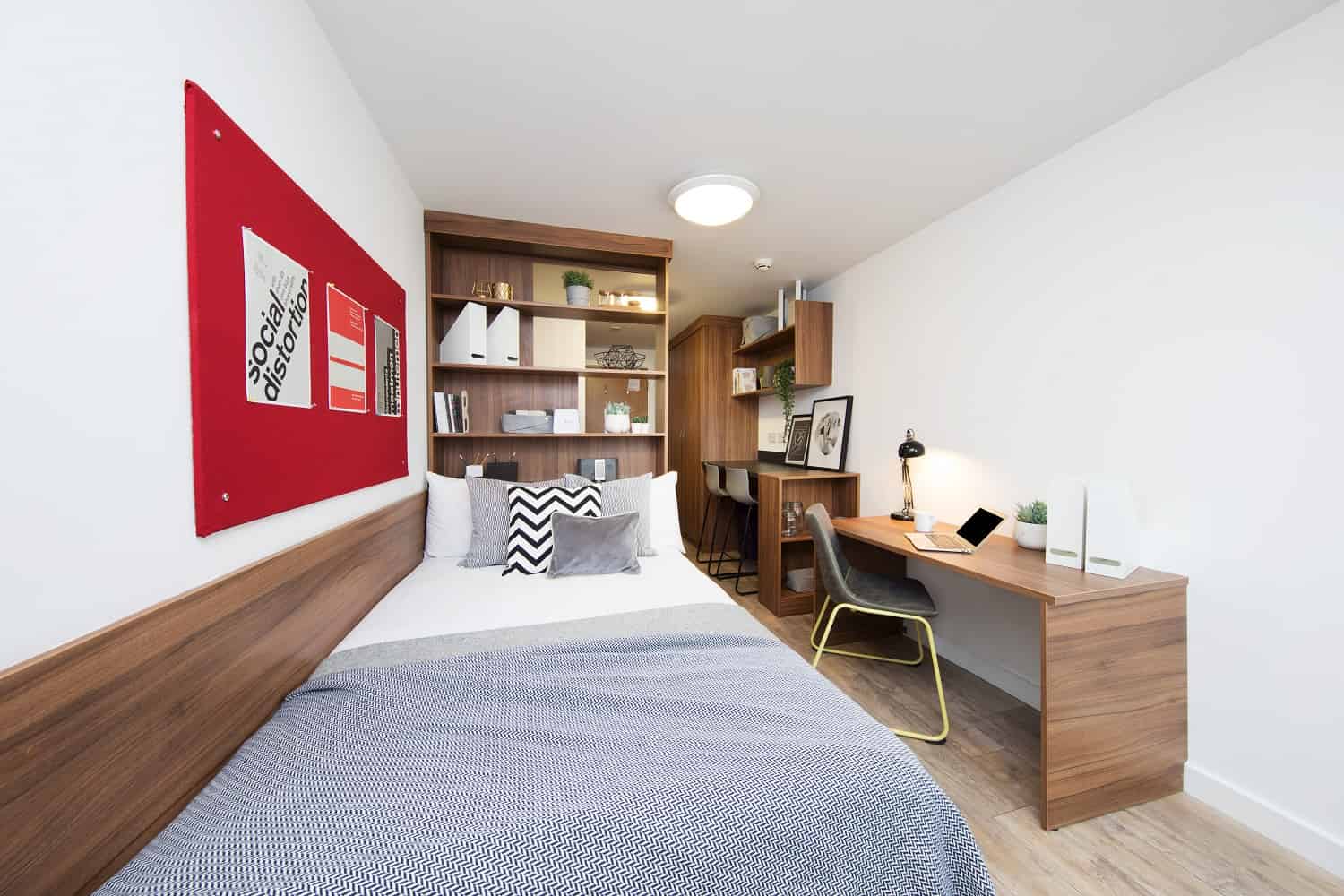 Amenities?w=400&h=260&fit=crop&q=40&auto=format&trim=auto