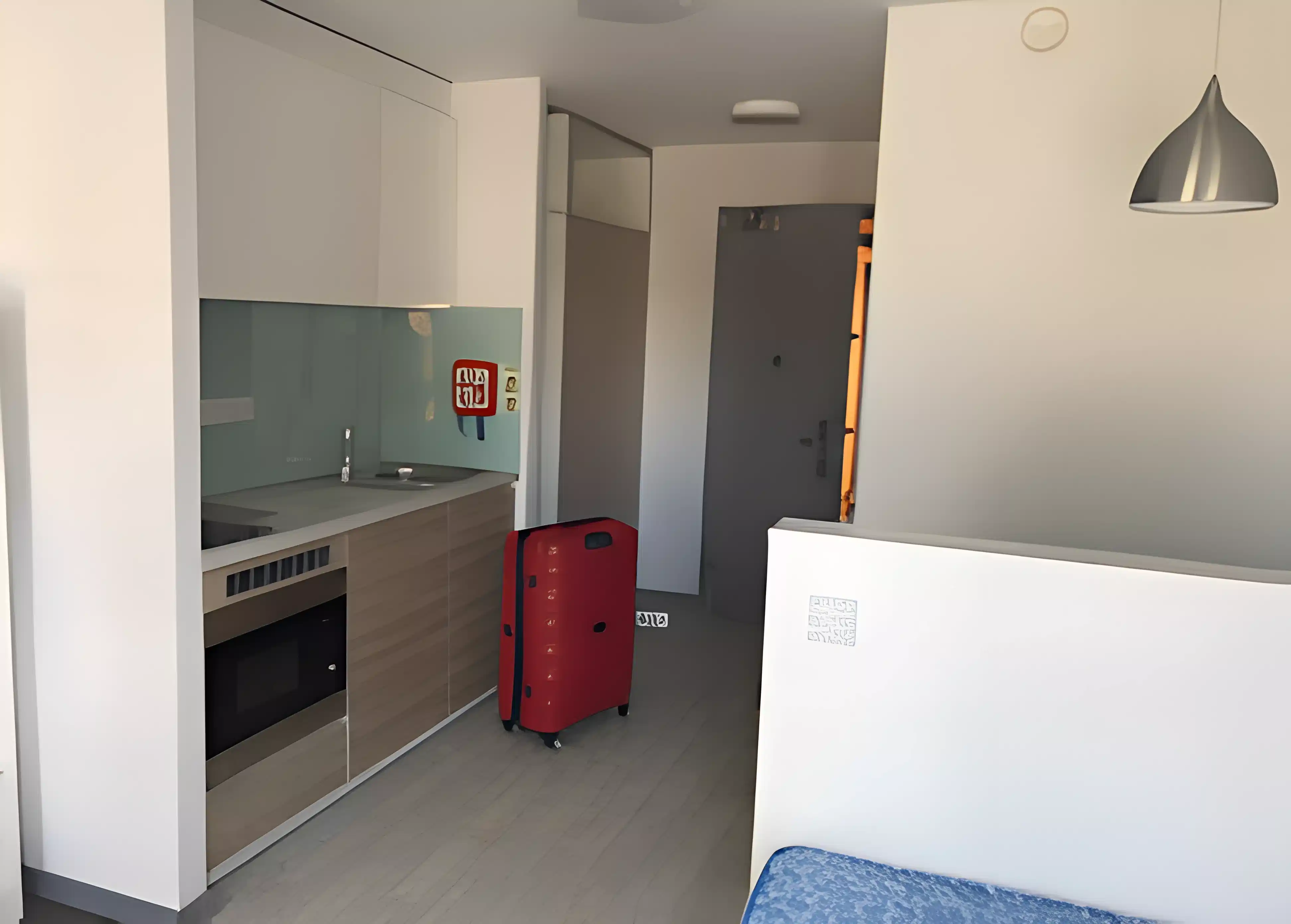 Amenities?w=400&h=260&fit=crop&q=40&auto=format&trim=auto