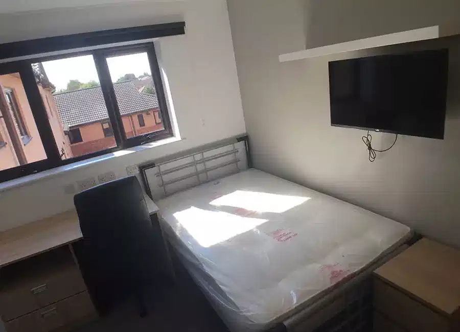 Bedroom?w=400&h=260&fit=crop&q=40&auto=format&trim=auto