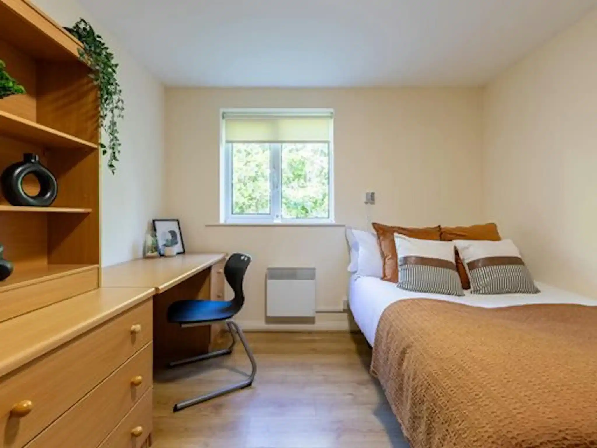 Weston Court, Manchester - Manchester, England, United Kingdom - Bedroom