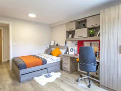 Classic 1 Bed Apartment - Bedroom