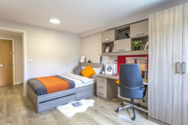Classic 1 Bed Apartment - Bedroom