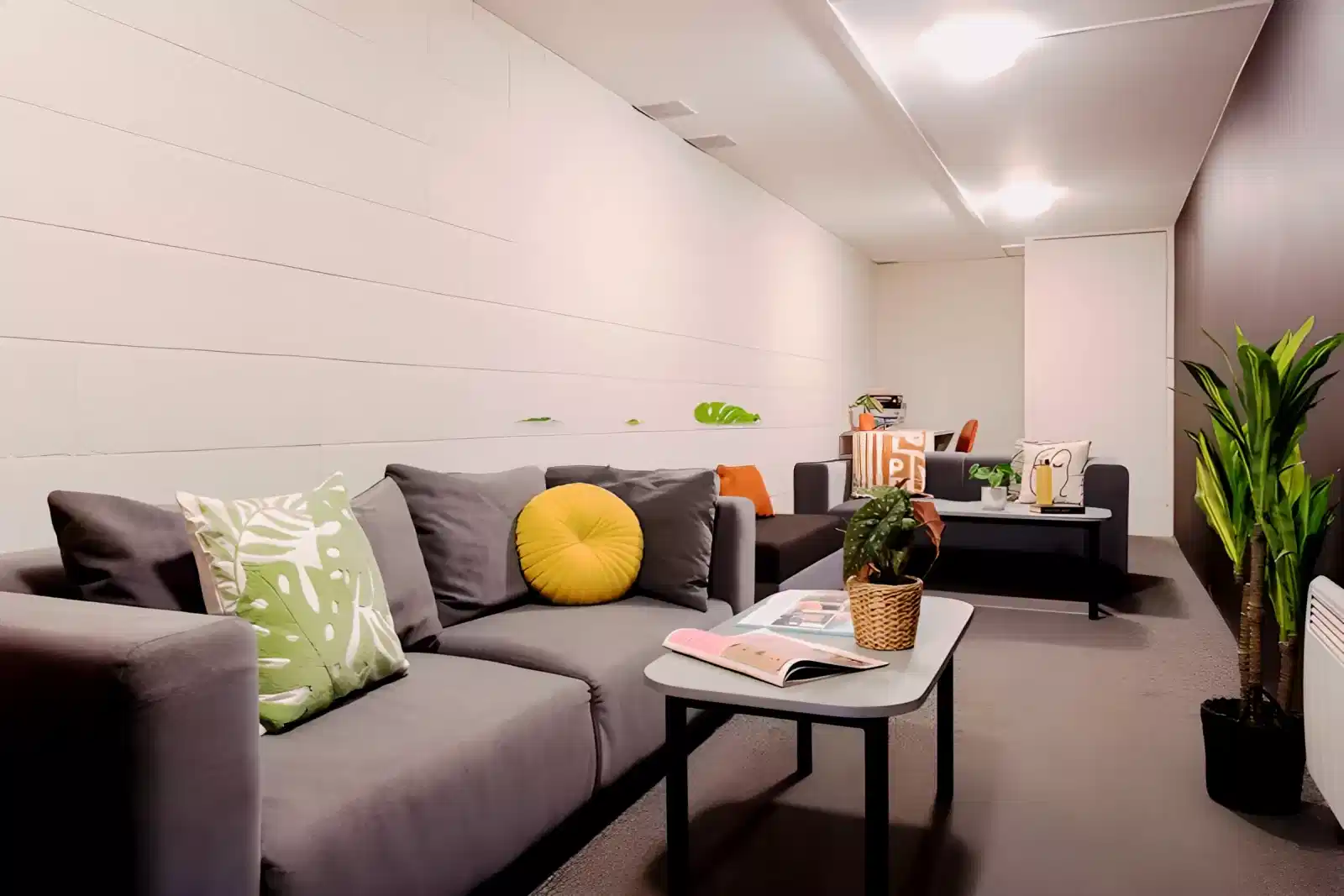 Amenities?w=400&h=260&fit=crop&q=40&auto=format&trim=auto