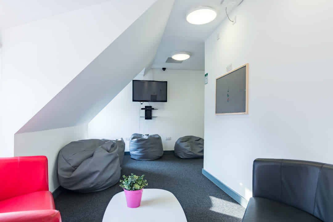 London_student_accommodation_fulham_palace_road_studio_7?w=400&h=260&fit=crop&q=40&auto=format&trim=auto