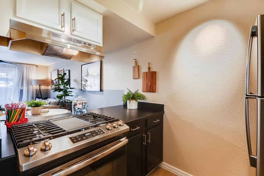 Amenities?w=400&h=260&fit=crop&q=40&auto=format&trim=auto