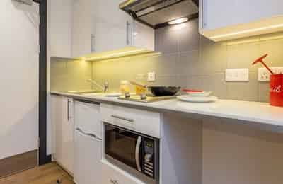 Amenities?w=400&h=260&fit=crop&q=40&auto=format&trim=auto