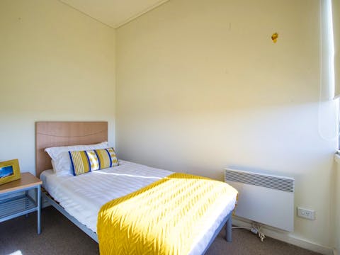 College-Square-on-Lygon-1-Bedroom-Apartment-Bed