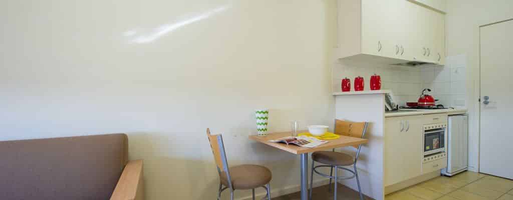 Kitchen?w=400&h=260&fit=crop&q=40&auto=format&trim=auto