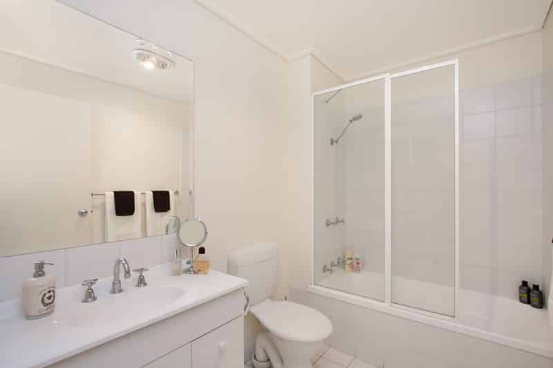 Student Living On A’Beckett, Melbourne - Melbourne, Victoria, Australia - Bathroom