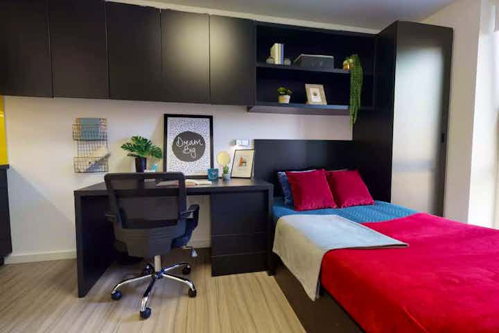 Bronze Studio - Bedroom